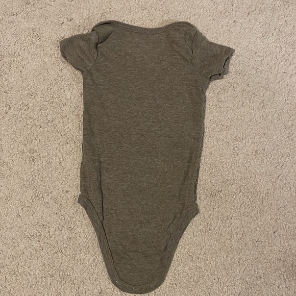 Baby Boy 12M Short Sleeve Onesie Bundle (4) - Picture 3 of 9